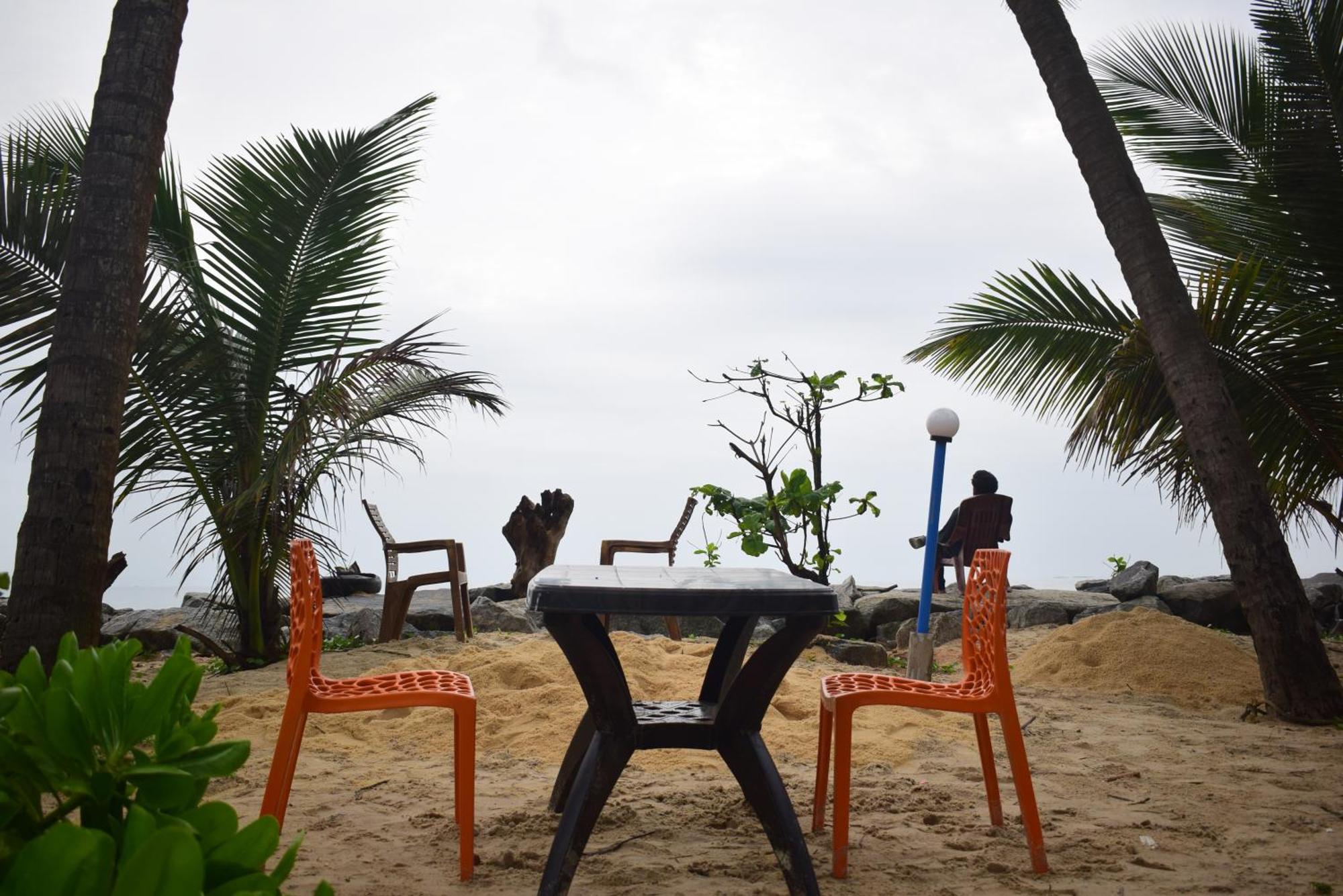 Blue Water Beach Homestay - Private Beach Dh Kalyānpur Esterno foto